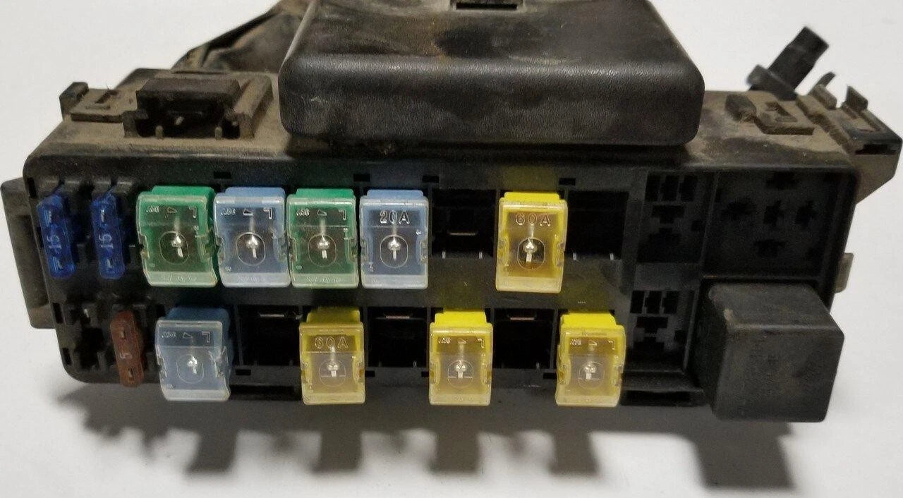 Engine Bay Fuse Box for Ford Thunderbird Cougar (1996–1997) 3.8L V6
