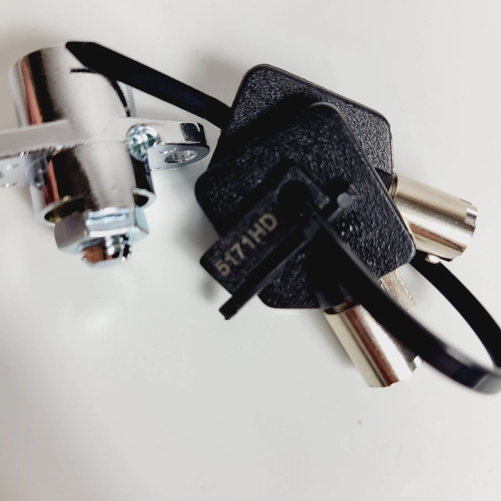 Barrell Key and Lock Set for Harley-Davidson (OEM 90300043/5171HD)