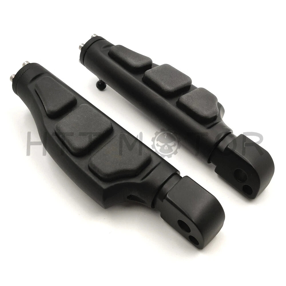 Black Flat Wing Footpegs for Harley Softail Fat Boy FLFB, Fat Bob (2018–2023)