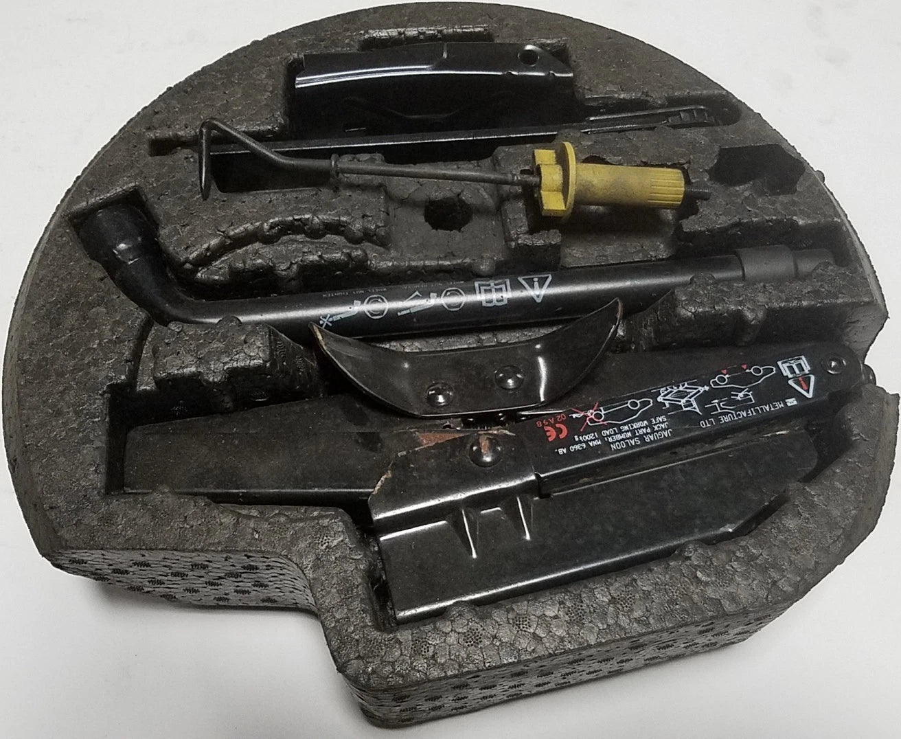 Spare Tire Jack Tool Kit Foam Case for Jaguar XJ8 XJR Vanden Plas (1998–2003)