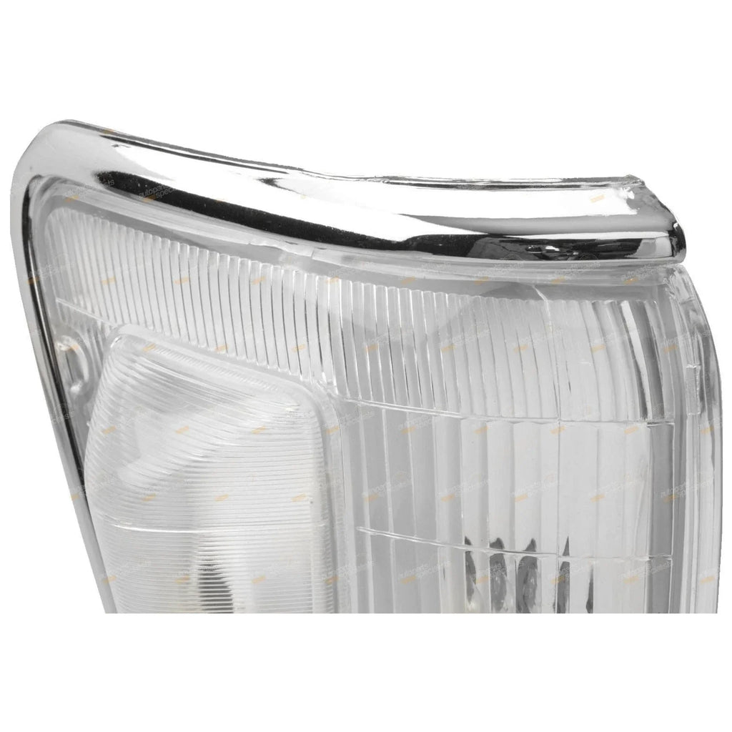 RH Corner Indicator Light w/Clear Hump for Toyota Hilux 4WD (1994–1997)