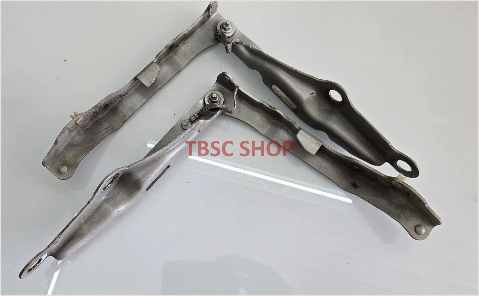 Hood Hinge Set for Lincoln Continental (1998–2002)