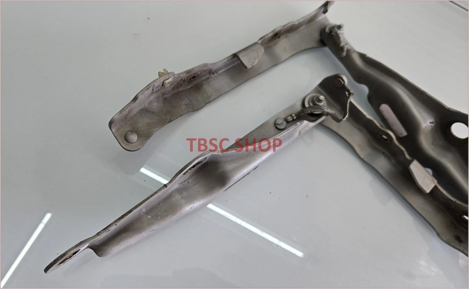 Hood Hinge Set for Lincoln Continental (1998–2002)