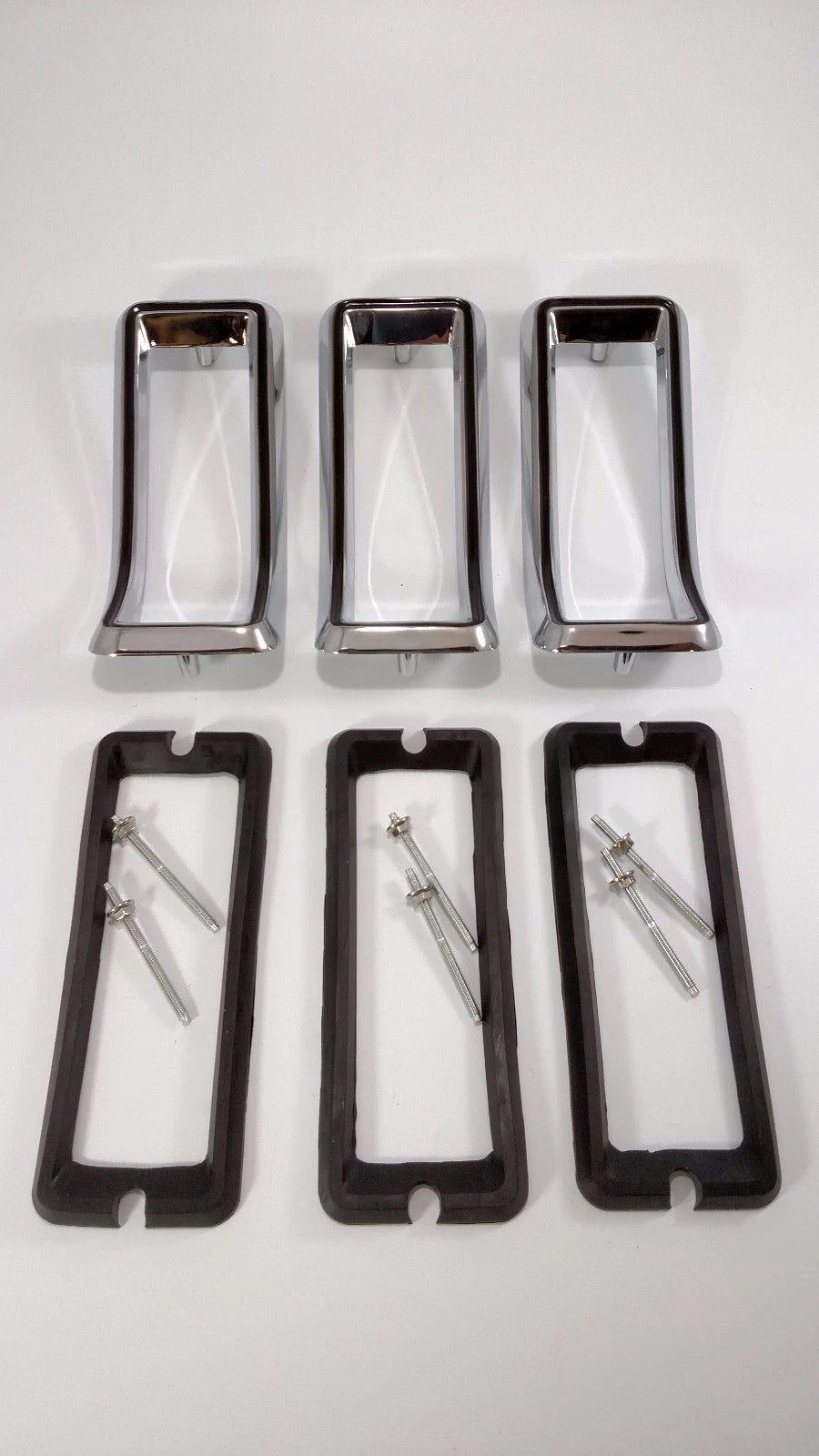 Tail Light Bezels with Black Insert for Ford Mustang (1967–1968)