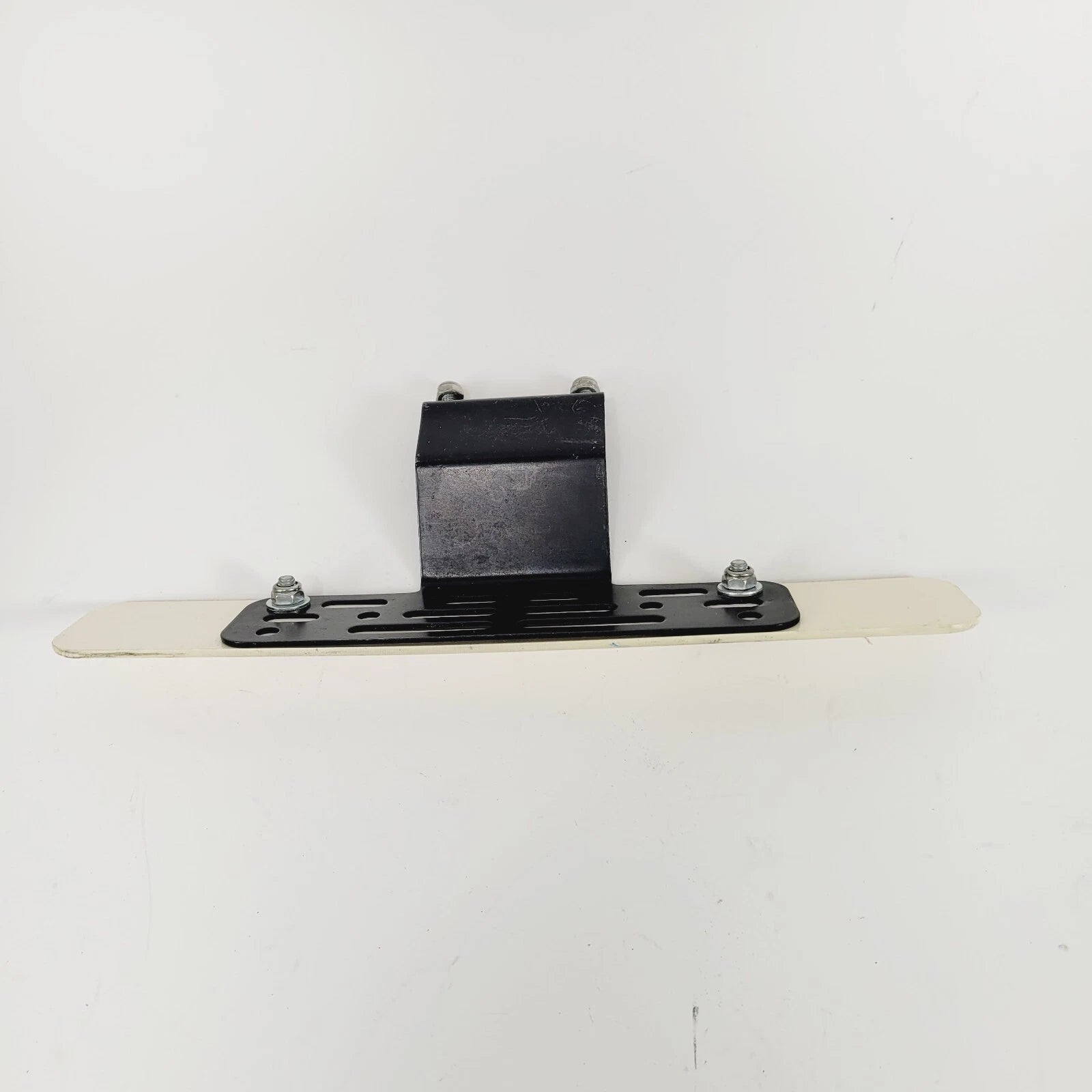 Front License Plate Mount Bracket for Harley-Davidson Softail & Sportster (67900089)
