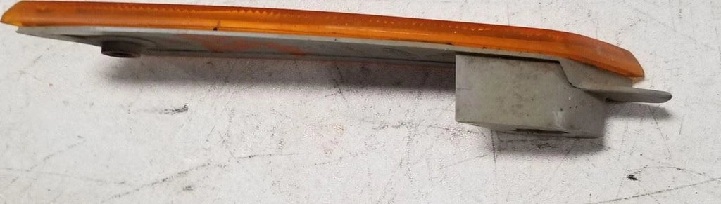 RH marker light for Ford Mustang (1979–1986) D9ZB-15A428-AC Amber