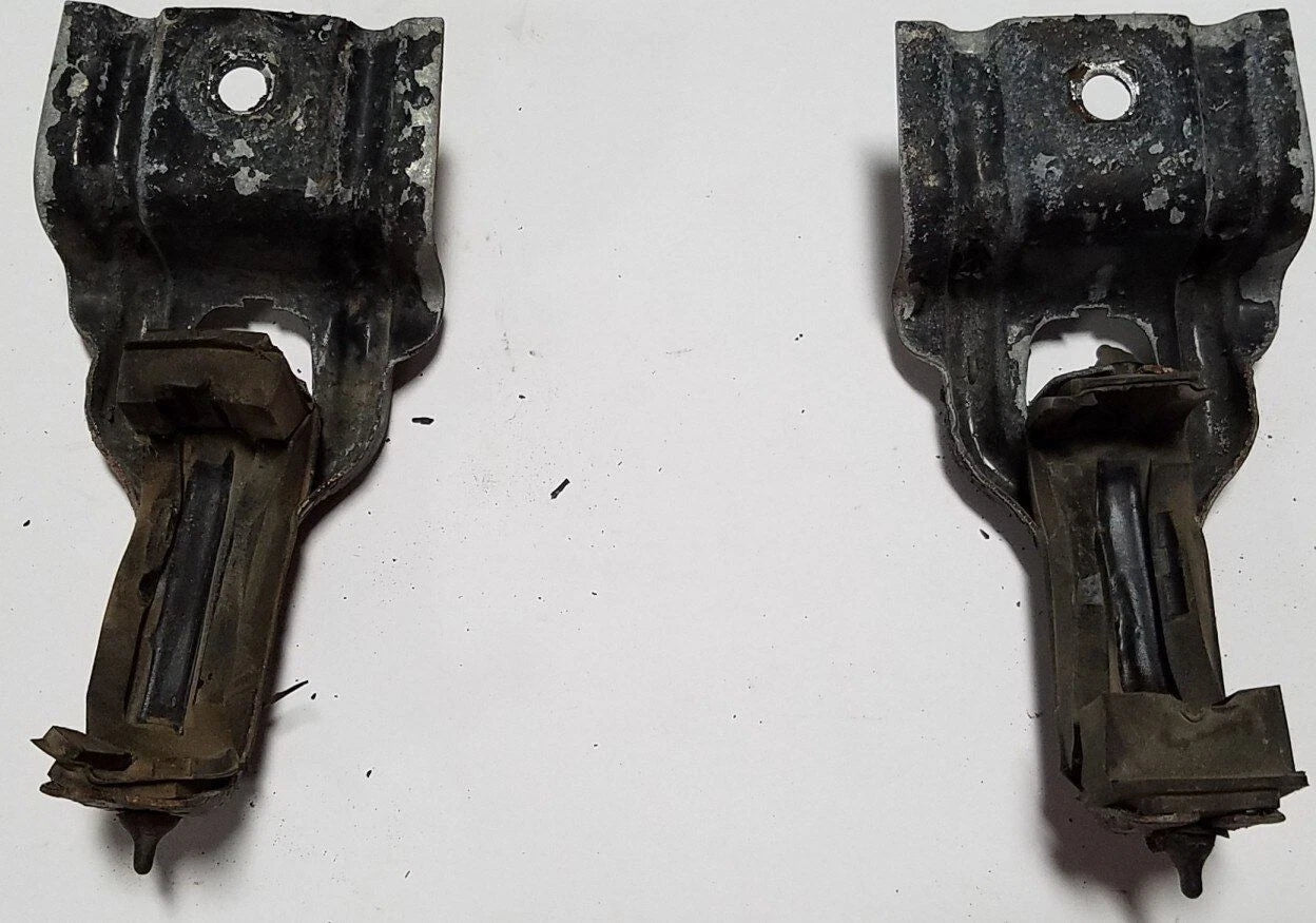 Set of 2 Radiator Bracket Mounts for Lincoln Mark VII (1984–1992)