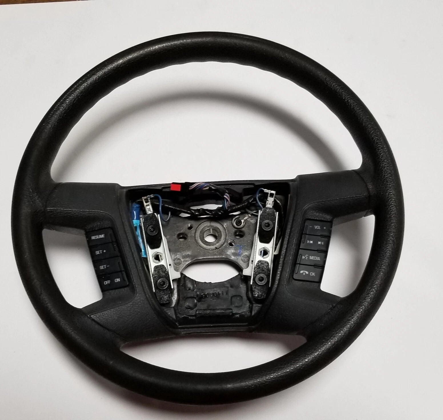 Steering Wheel with Switches for Ford Fusion (2007–2009)
