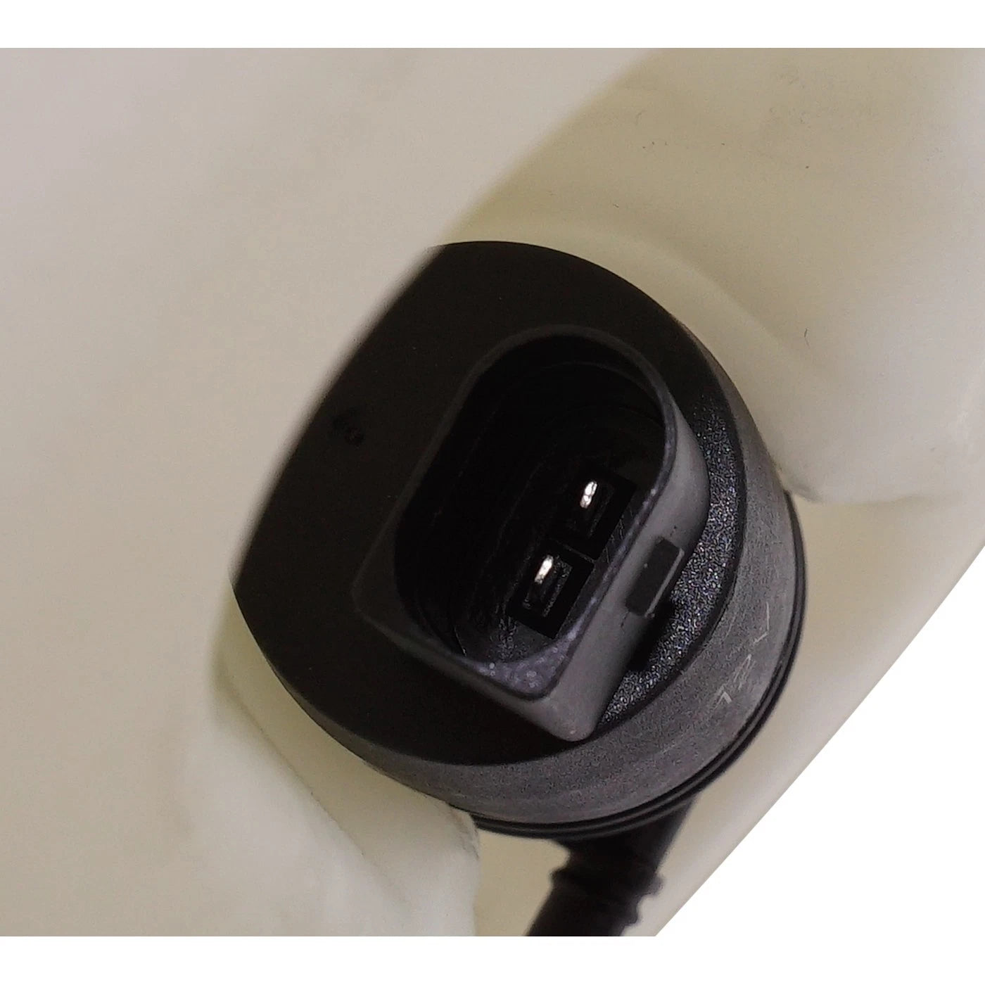 Washer Reservoir for Chevrolet Malibu (2016) with Pump Inlet and Cap