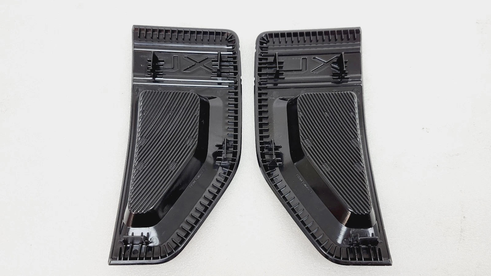 Set of 2 Fender Vent Blackout Emblems for Ford Maverick (2022–2025)