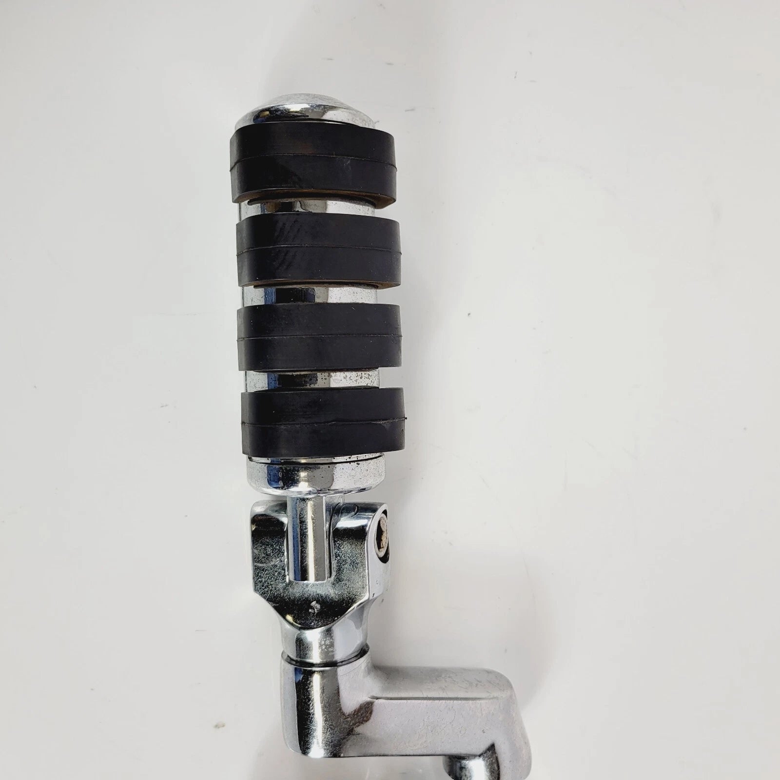 Kuryakyn Large Chrome ISO Offset Mount Foot Pegs for Harley Touring (2000–2023)
