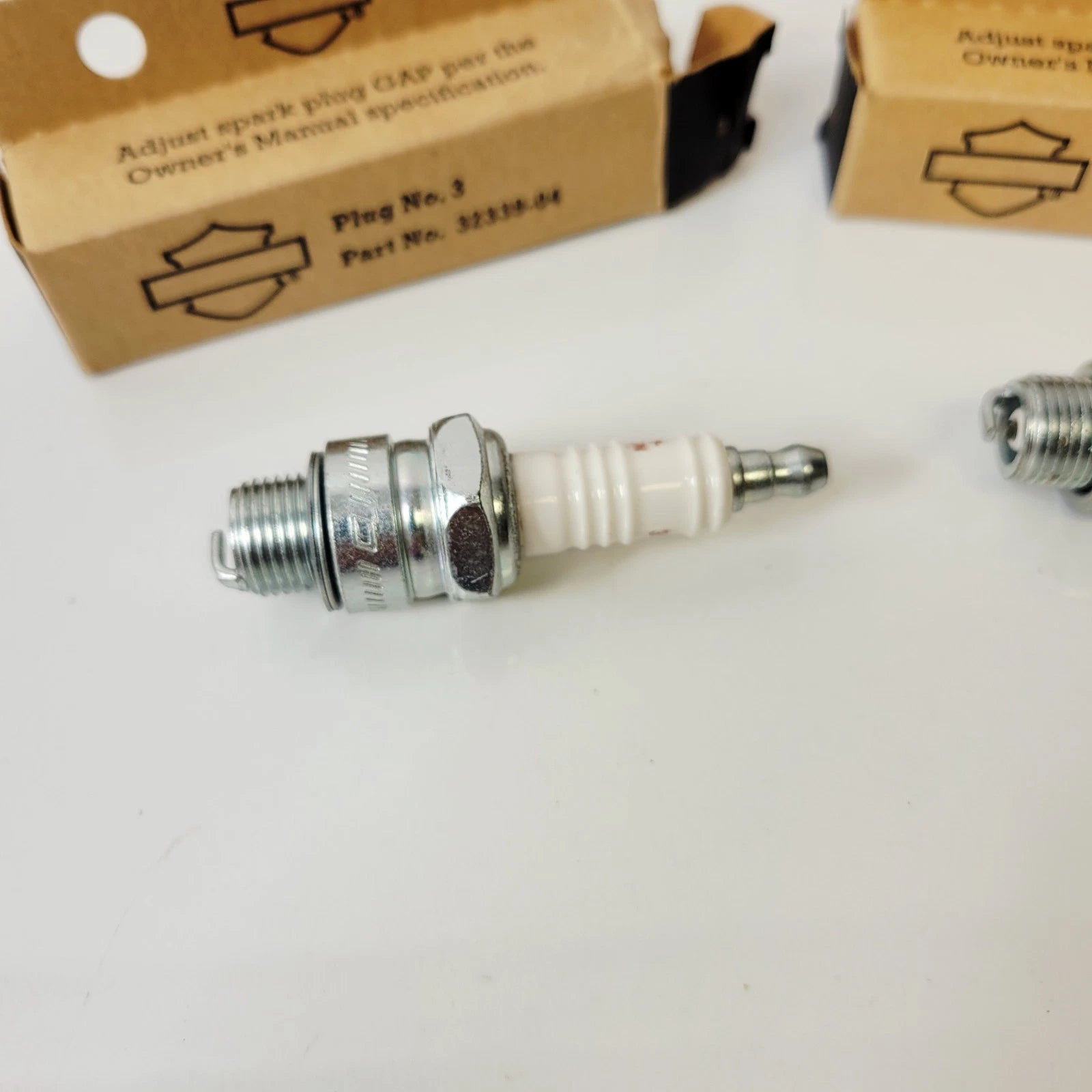Set of 4 Spark Plugs for Harley Davidson FL, FX, XL (1948–1985) P/N 32339-04