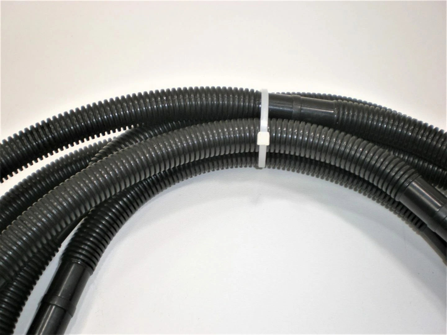 Corrugated Conduit Flex Tubing for Electrical Wiring Harness (17' 10" L x 0.60 ID)
