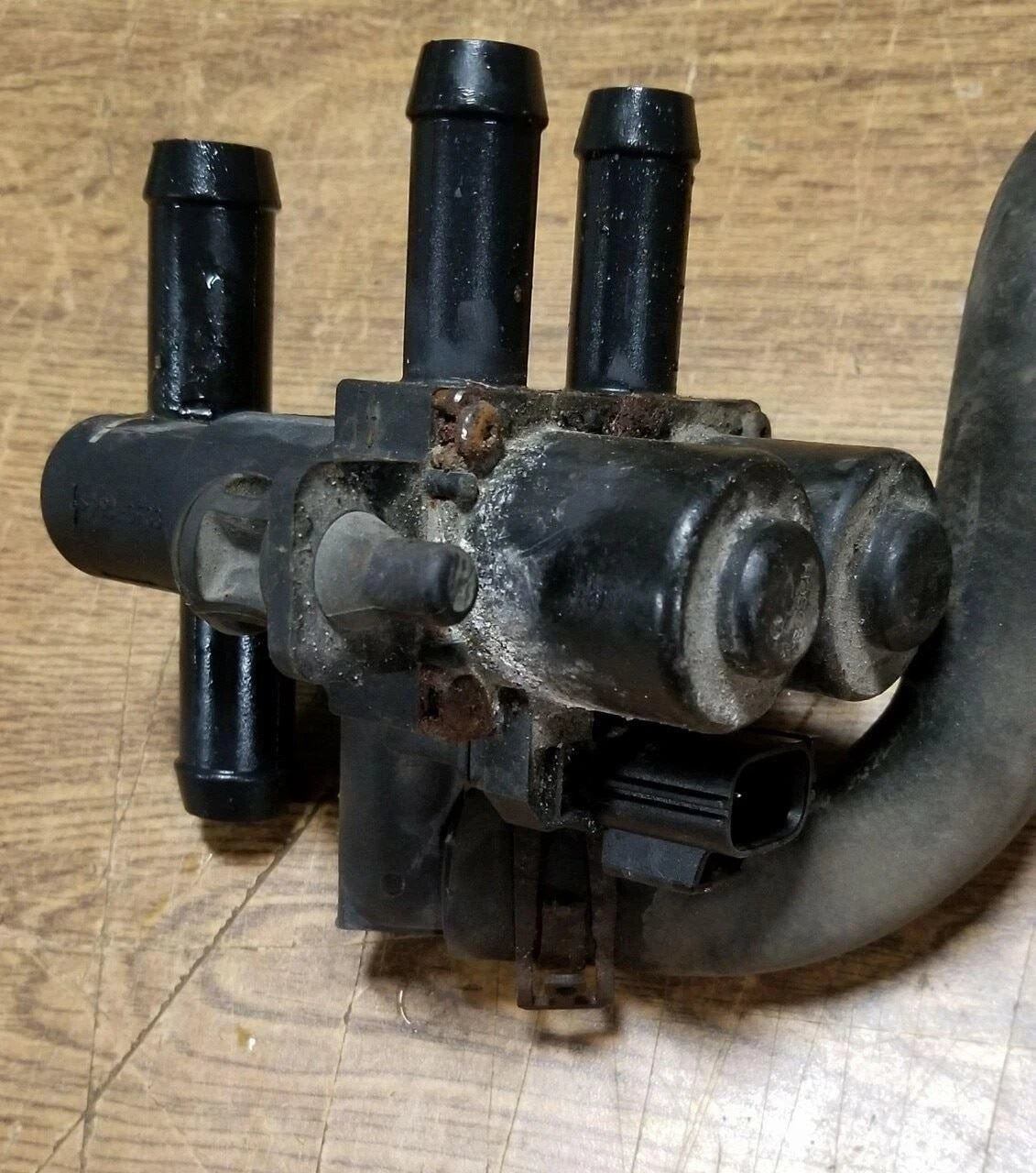 Heater Aux Control Valve for Lincoln LS (2000–2002)