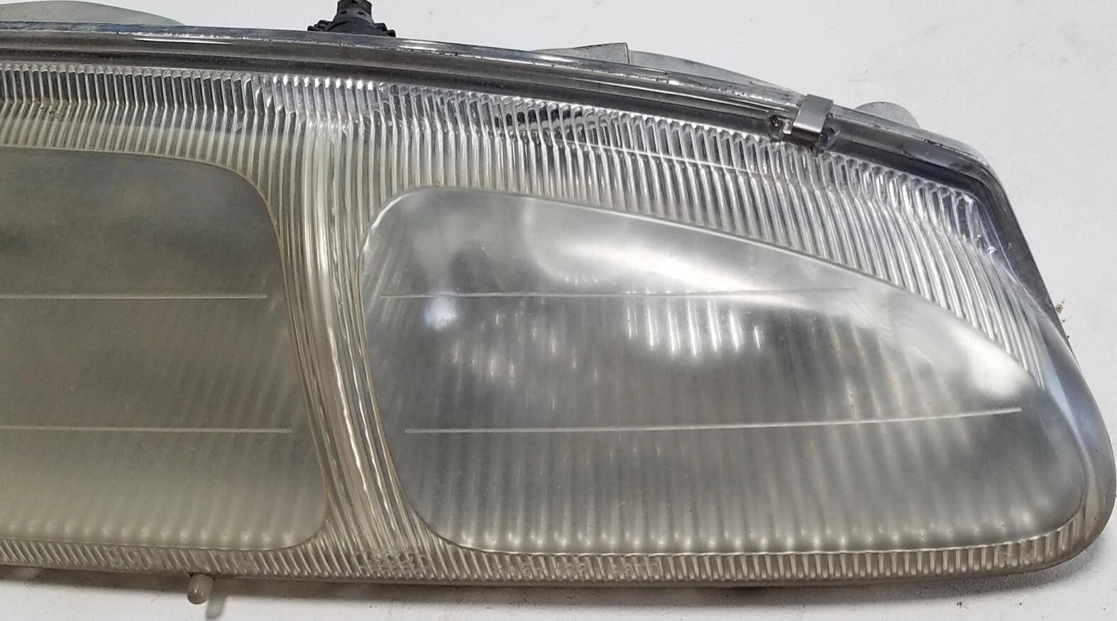 Headlight Passenger Side for Ford Thunderbird Cougar (1996–1997) OEM