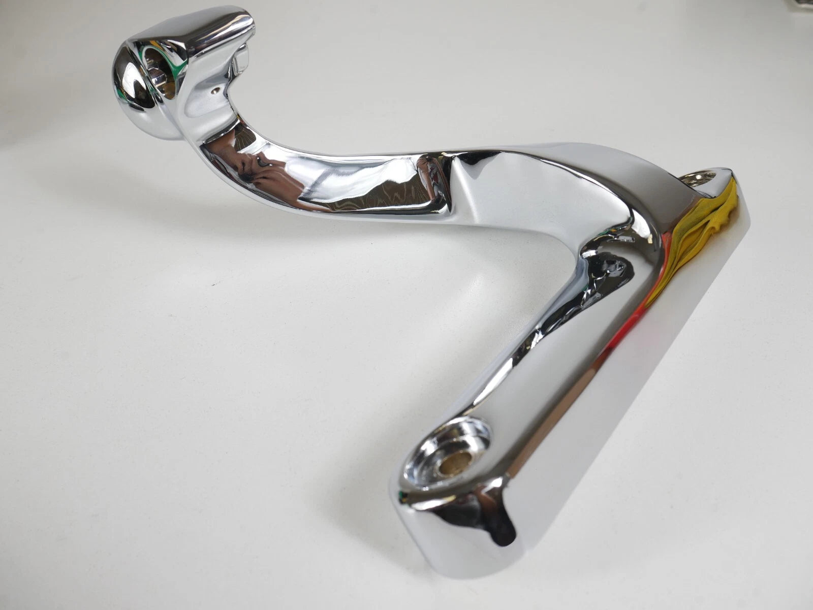 Right Turn Signal Fog Light Bracket for Harley Tri Glide (2009–2022) 67700239
