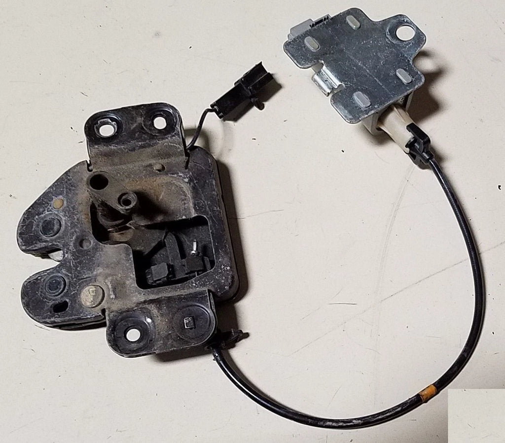 Trunk Lock Latch Assembly for Ford Thunderbird Cougar (1989–1995)