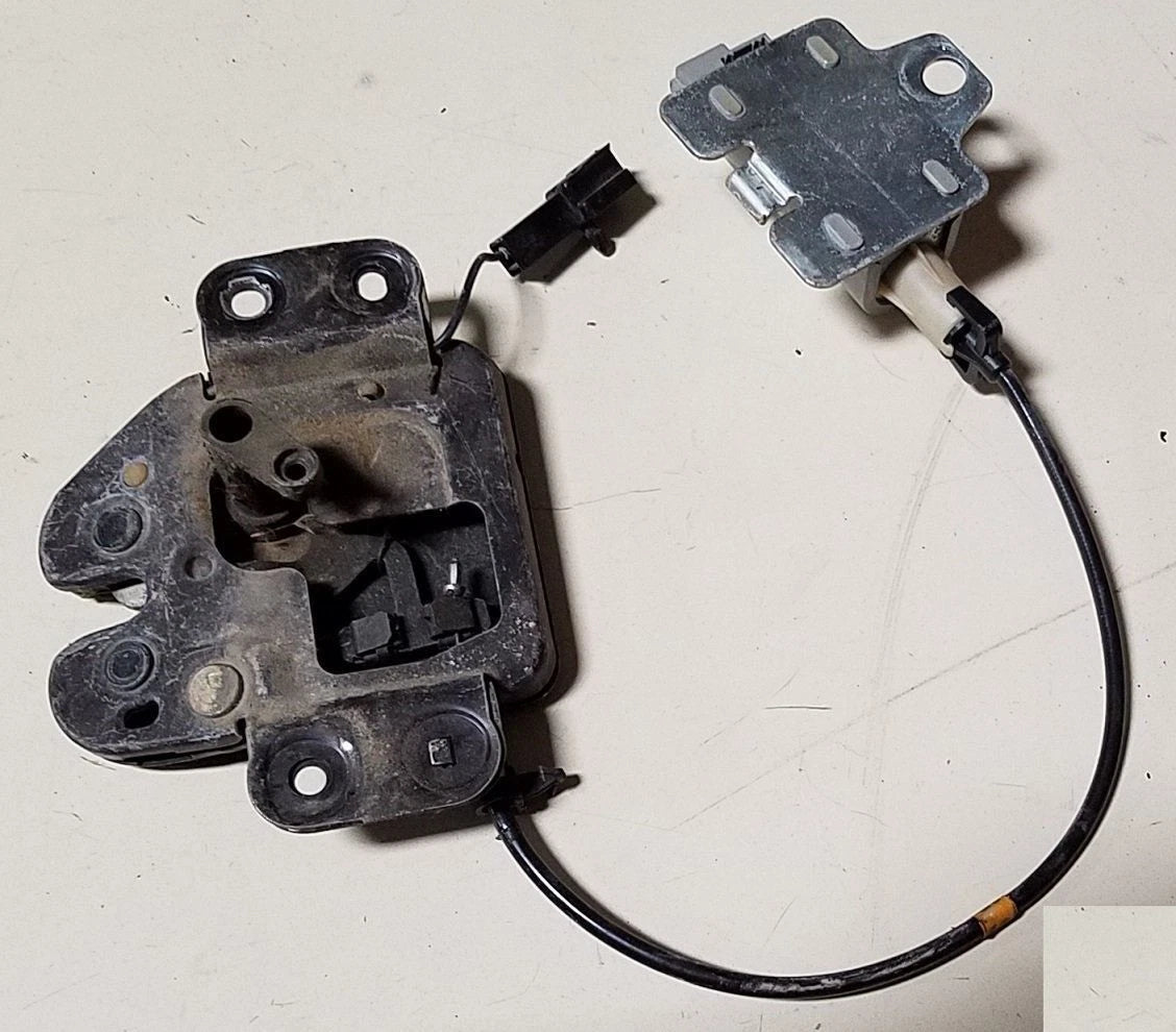 Trunk Lock Latch Assembly for Ford Thunderbird Cougar (1989–1995)
