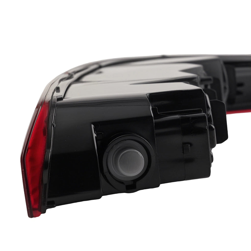 Left Rear Bumper Stop Lamp Reflector for Audi Q7 (2016–2021) 4M0945095A