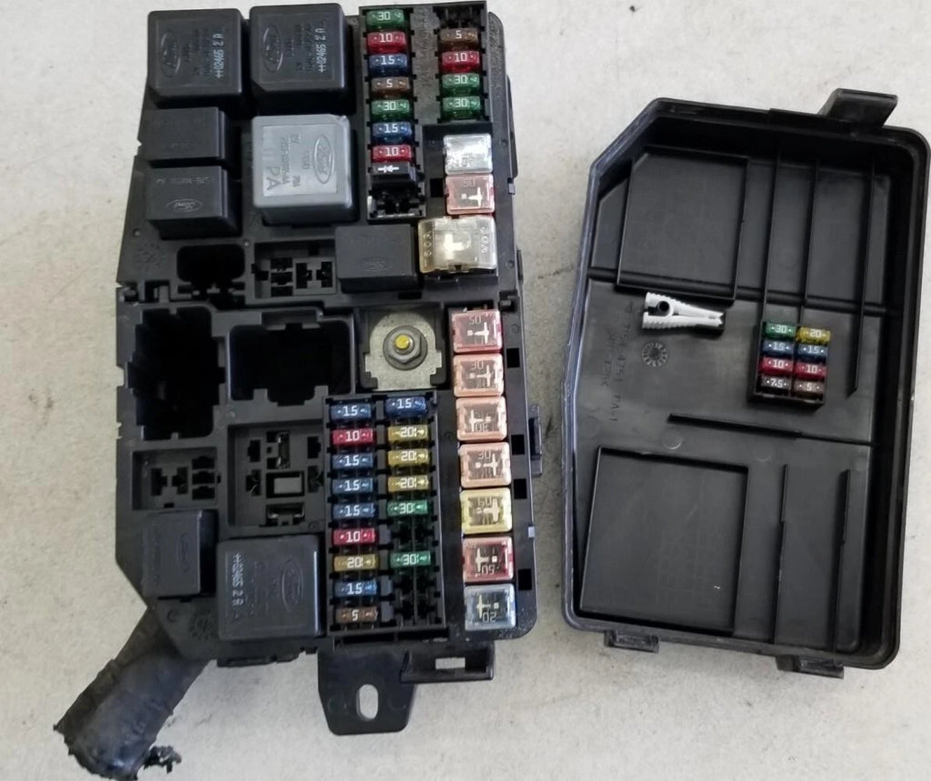 Engine Bay Fuse Relay Box for Jaguar X-Type (2002–2003)