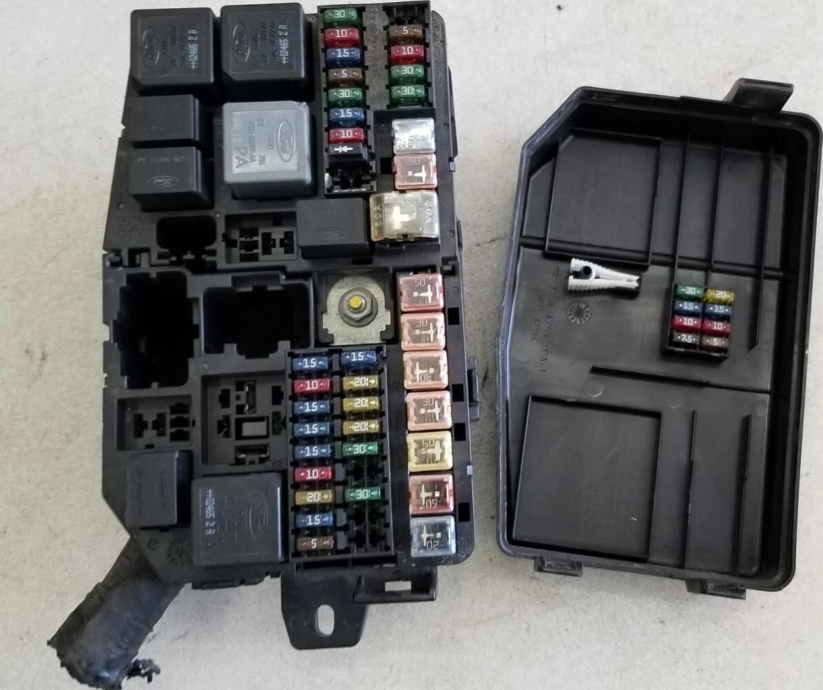 Engine Bay Fuse Relay Box for Jaguar X-Type (2002–2003)