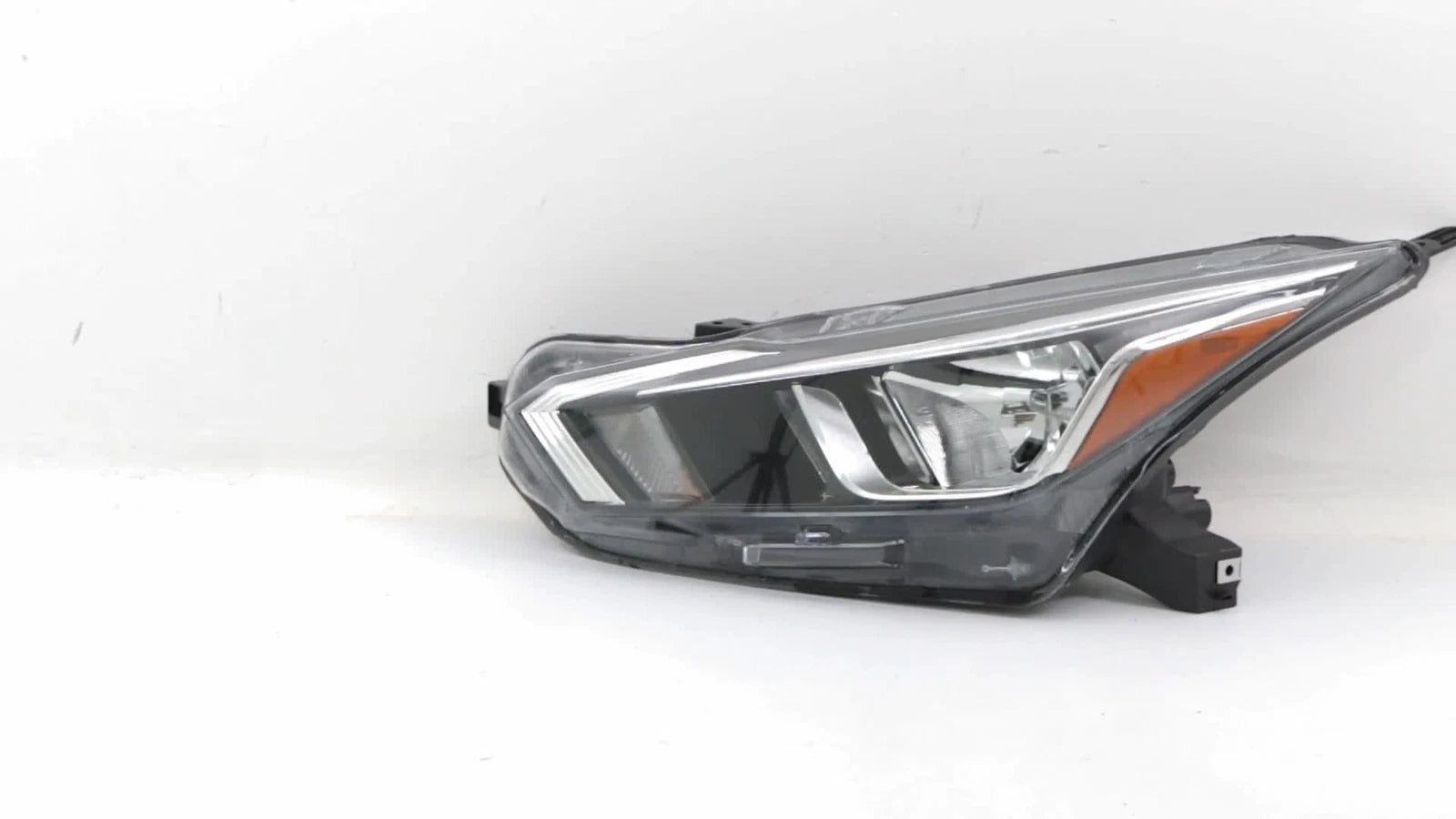 Driver LH Side Chrome Halogen Headlight Assembly for Nissan Versa (2020â2021)