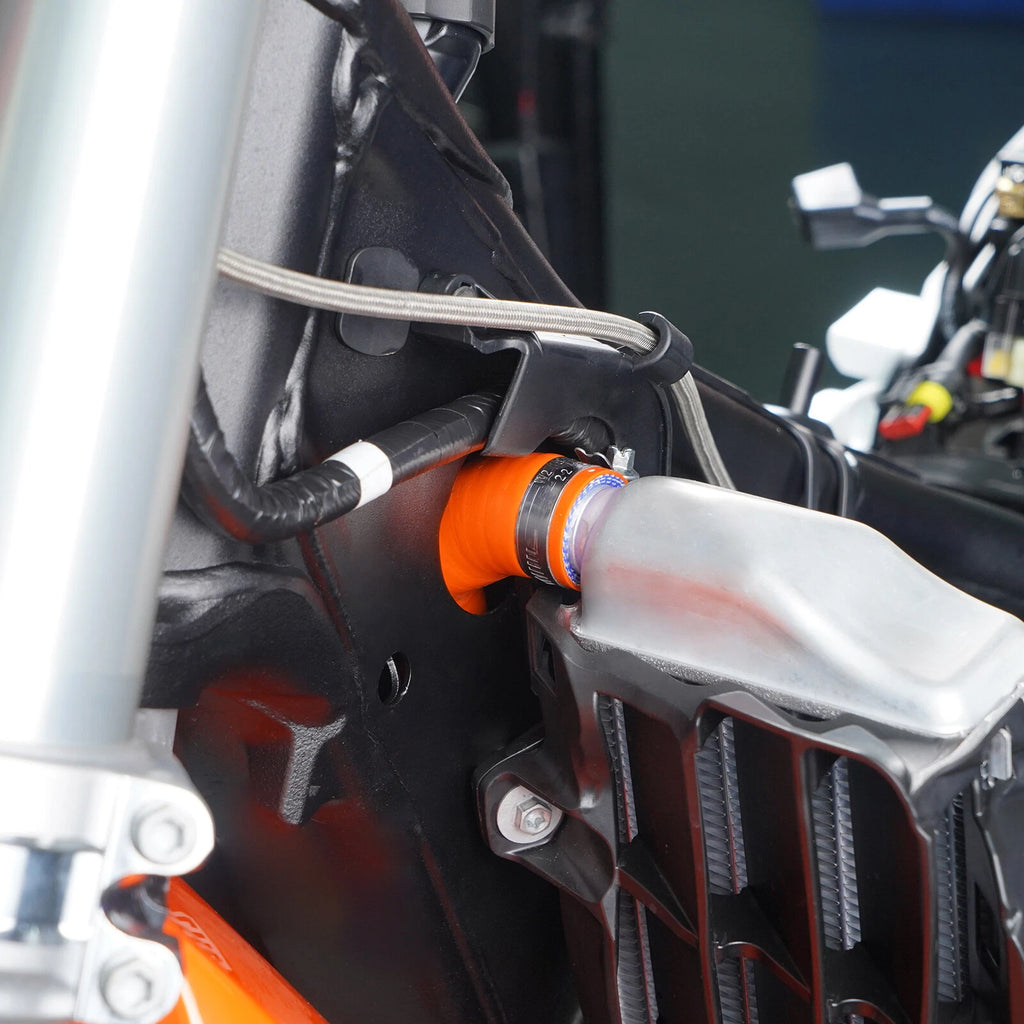Radiator Frame T-Piece Hose for KTM 125 250 300 350 450 XCF XC SXF SX (2023–2024)