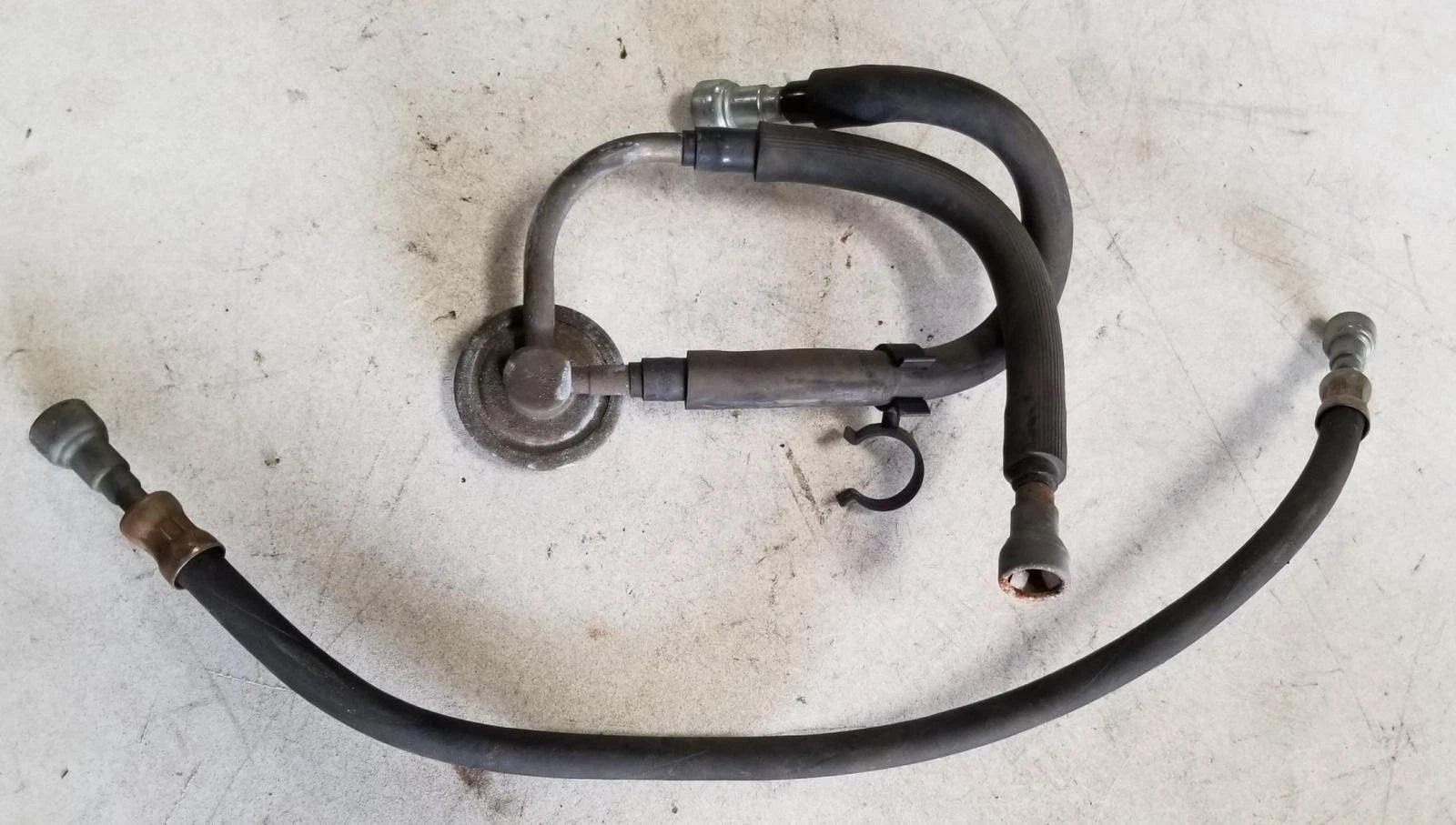 Set of 2 Rigid Fuel Line Flexible Hoses for Jaguar XJ8 (1998–2003)