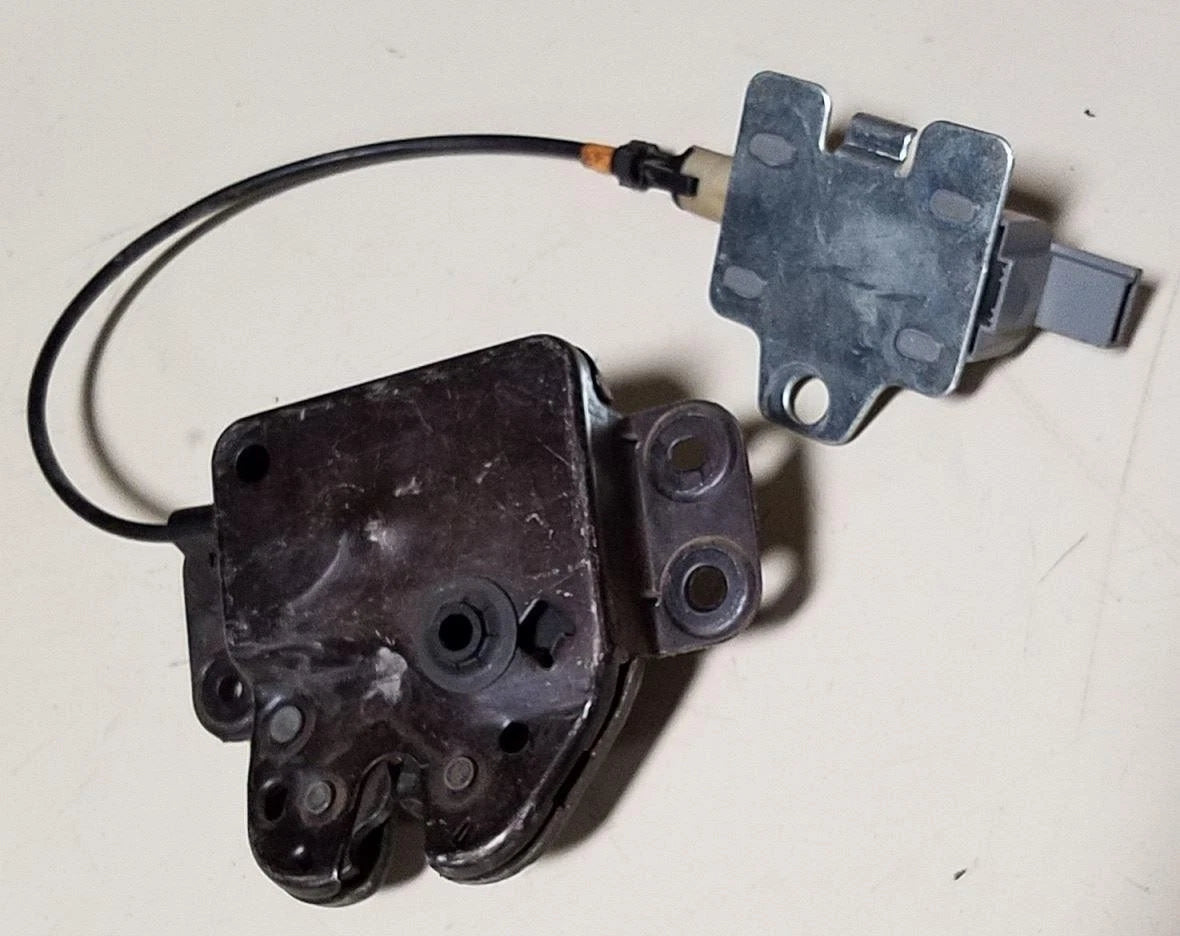 Trunk Lock Latch Assembly with Solenoid for Thunderbird Cougar (1989–1995)