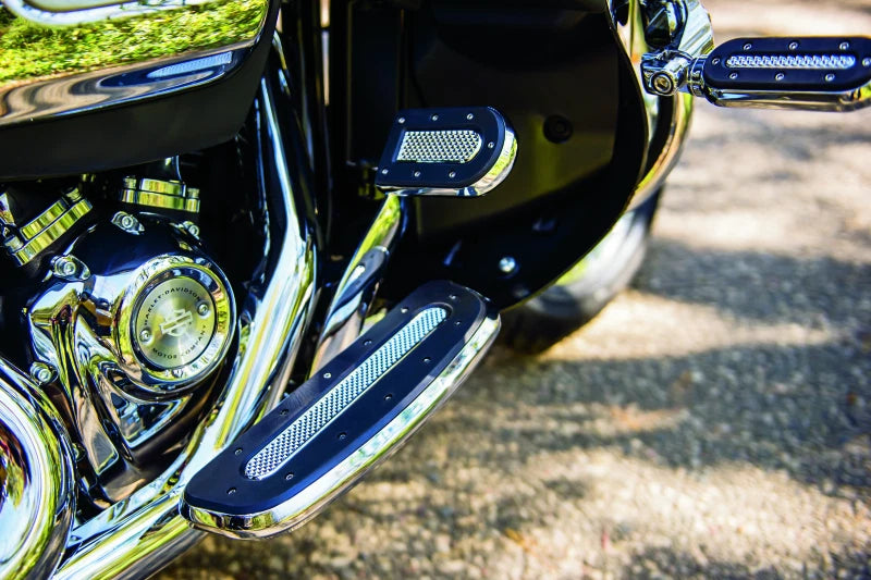 Kuryakyn Heavy Industry Driver Floorboards Chrome for Harley (2008–2009)