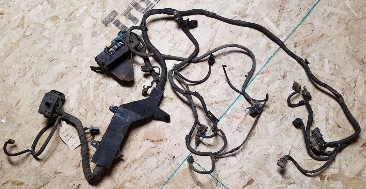 Engine Bay Harness with Fuse Box for Ford Thunderbird Cougar (1996–1997)