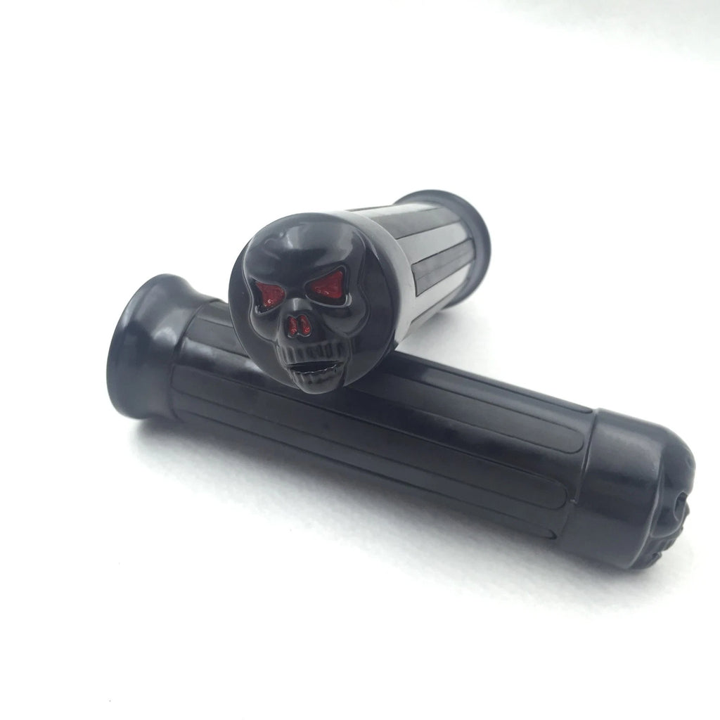 Skull Hand Grip 1" 25mm Handlebar for Harley XL 883 (1986–2023)