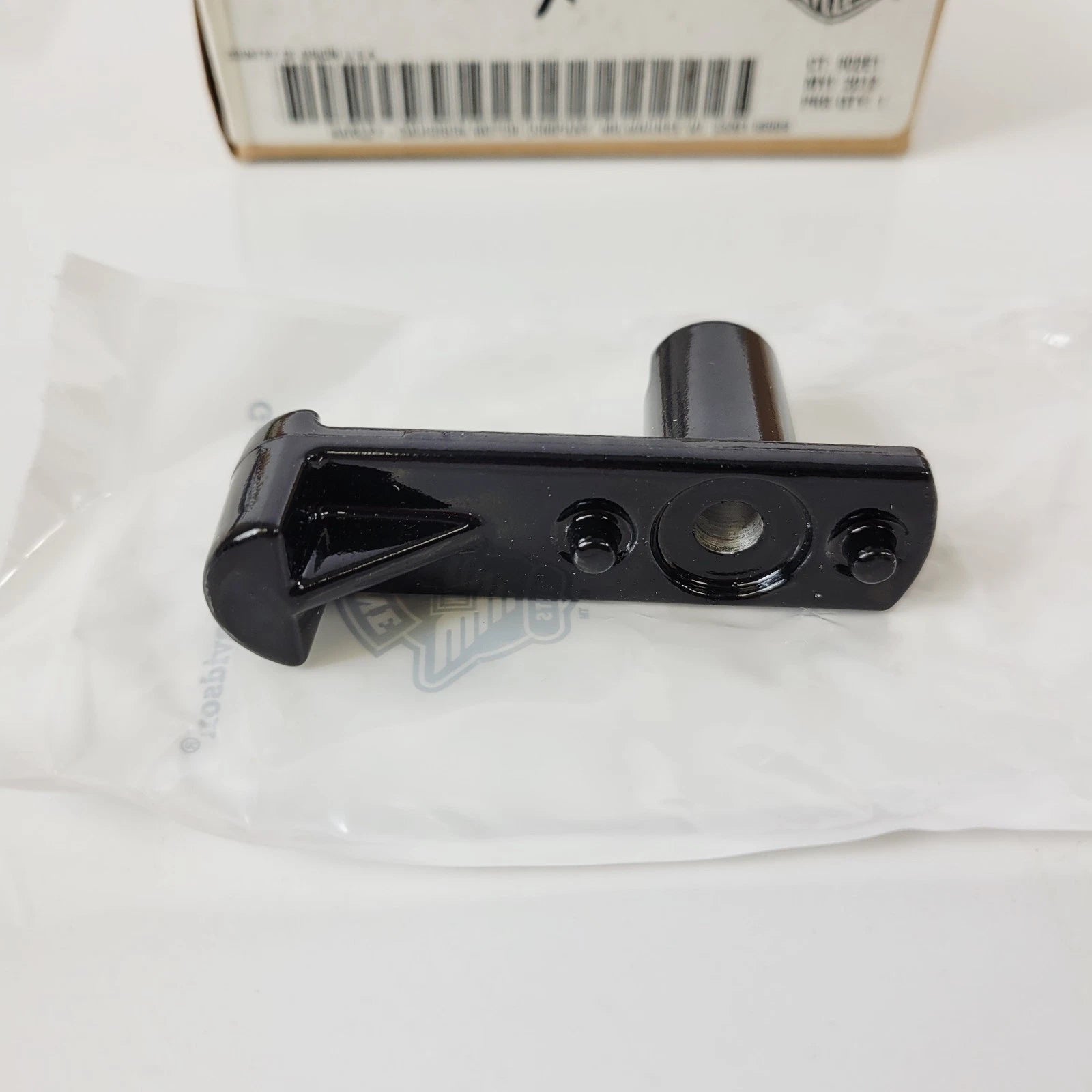 Saddlebag Latch Arm for Harley-Davidson Dyna Switchback (2012–2016) - Gloss Black 90200481