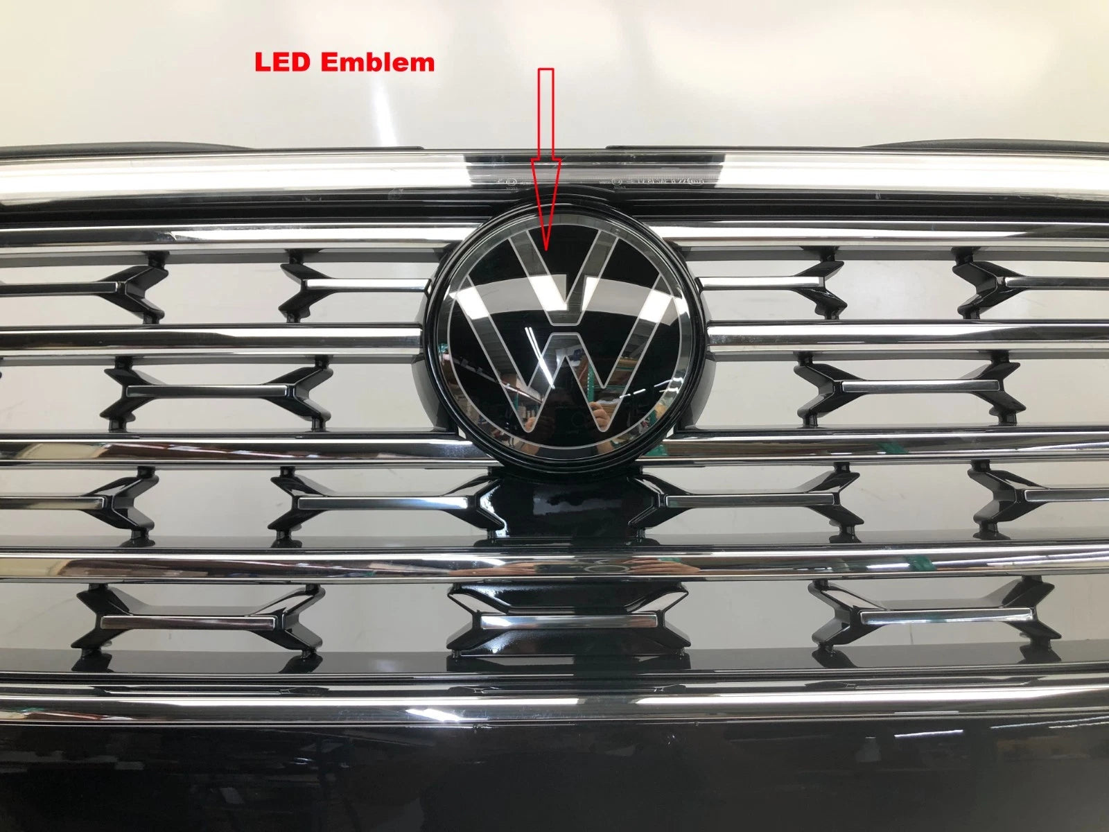 Front Bumper Pearl Black for Volkswagen Atlas & Atlas Cross Sport (2024–2026)