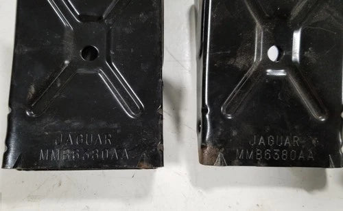 Set of 2 Spare Jack Wheel Chocks for Jaguar XJ6 XJ12 (1995–1997) MNA6360AA MMB6380AA