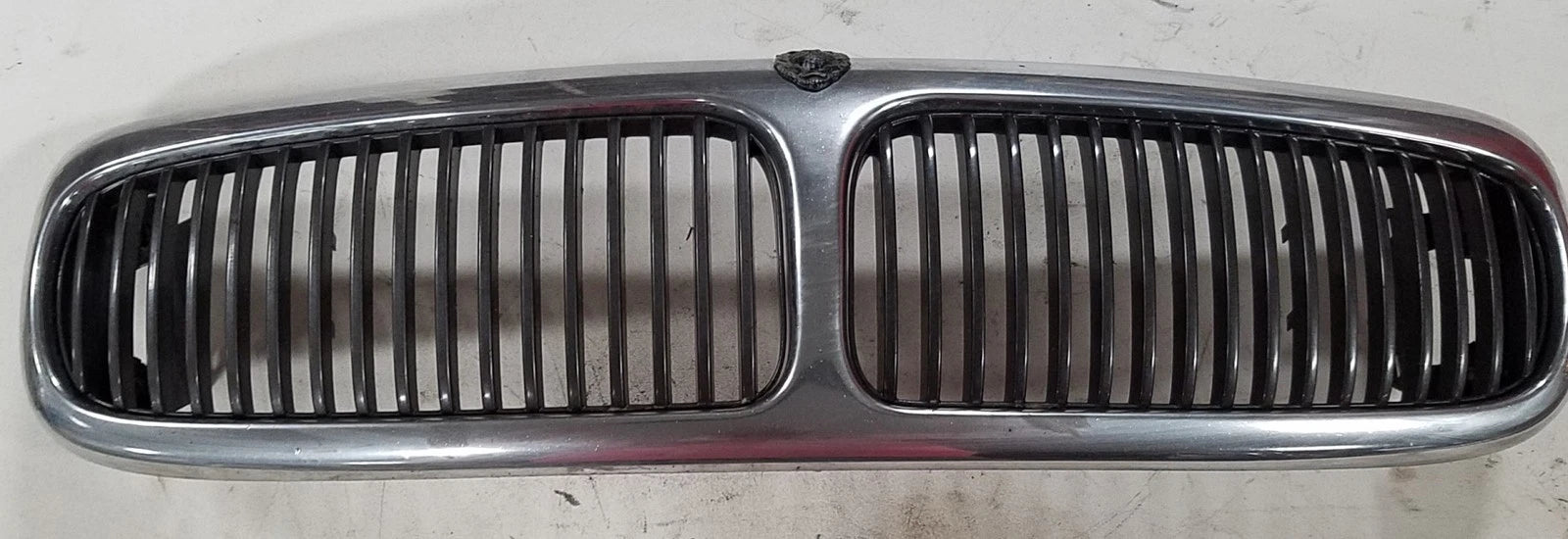 Grille for Jaguar X308 XJ8 (1998–2003) - Radiator with Emblem