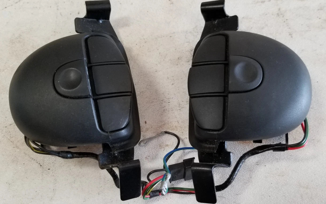 Set of 2 Steering Wheel Cruise Radio Switches for Jaguar XJ8/XJ8L (1998–2003)