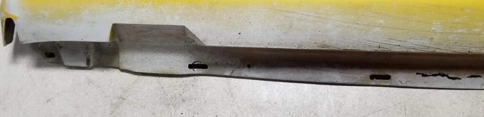 Side Skirt LH Lower Door Molding Yellow for Ford Thunderbird SC (1989–1997)