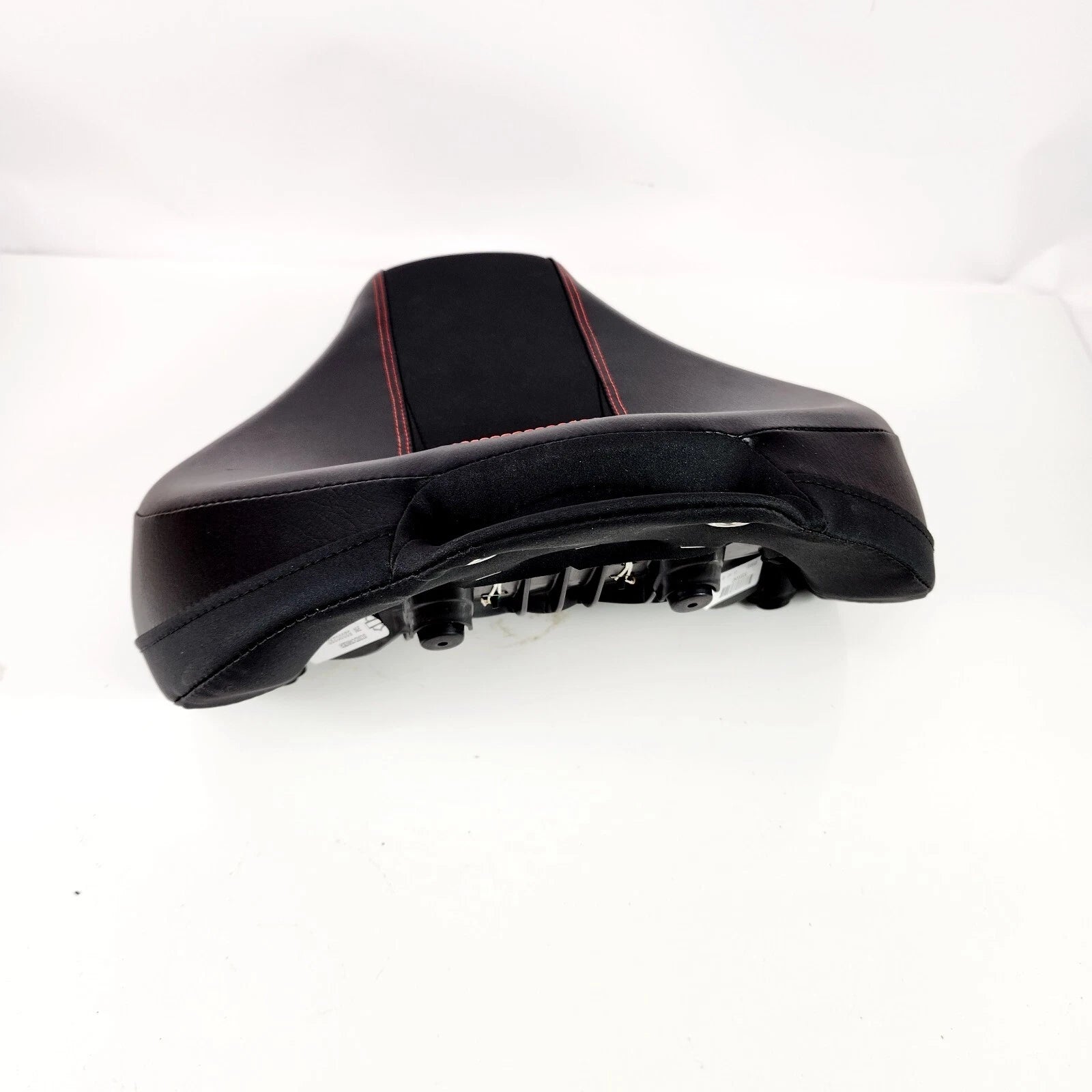 Sundowner Solo Seat for Harley-Davidson Breakout (2018–2025) 52000292