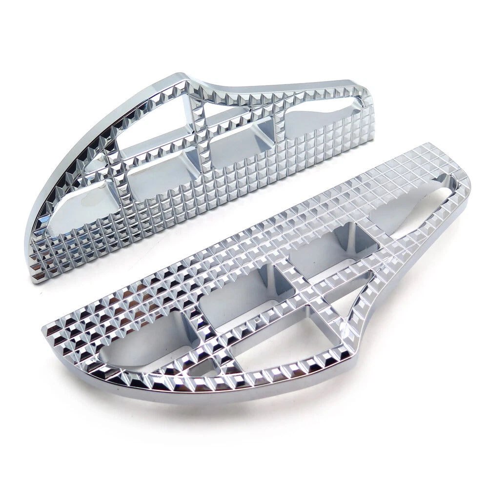 Dominator Shark Fin Footboard for Harley Softail Deluxe Slim (2000–2019)