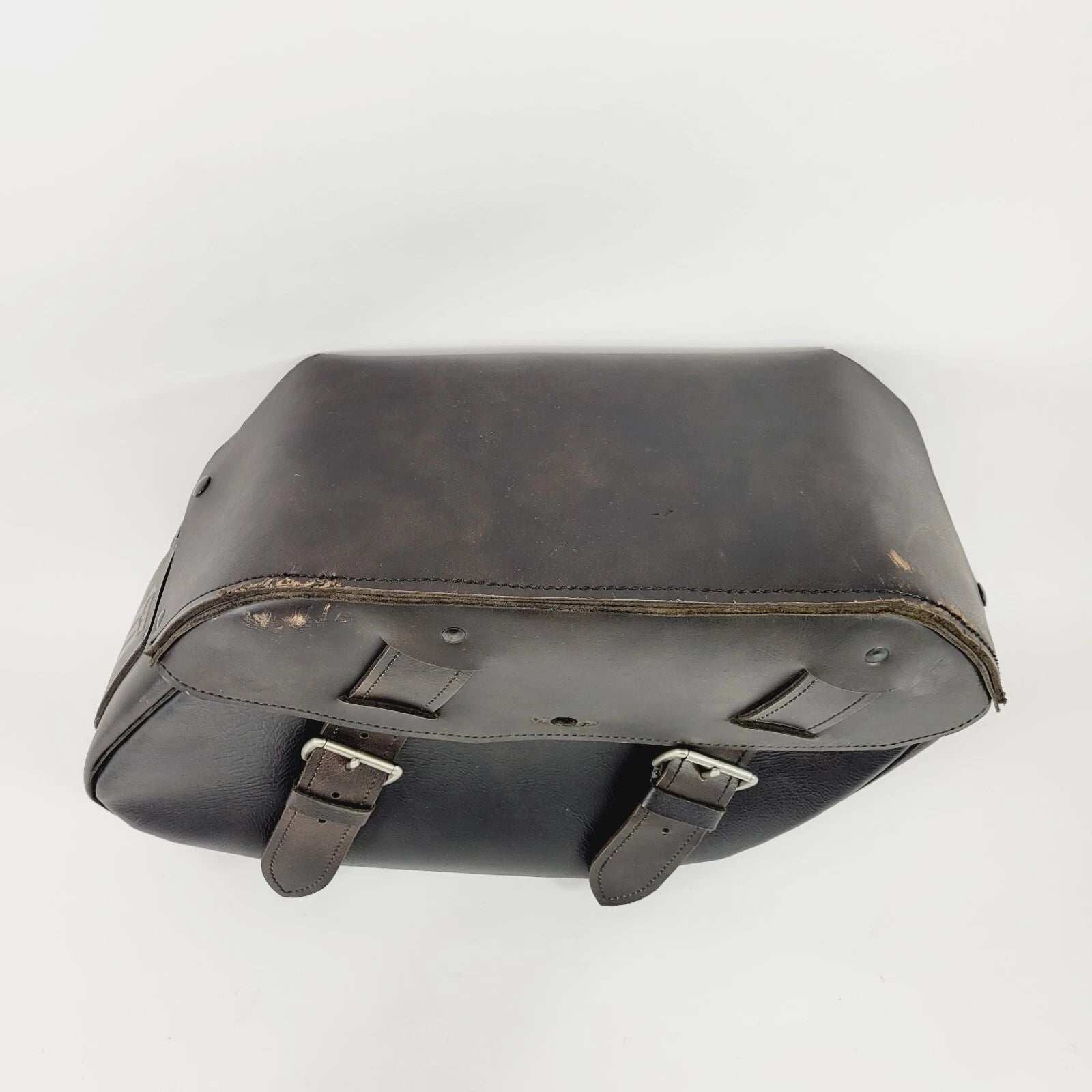 Right Side Skull Leather Saddlebag for Harley Dyna (2002–2017)