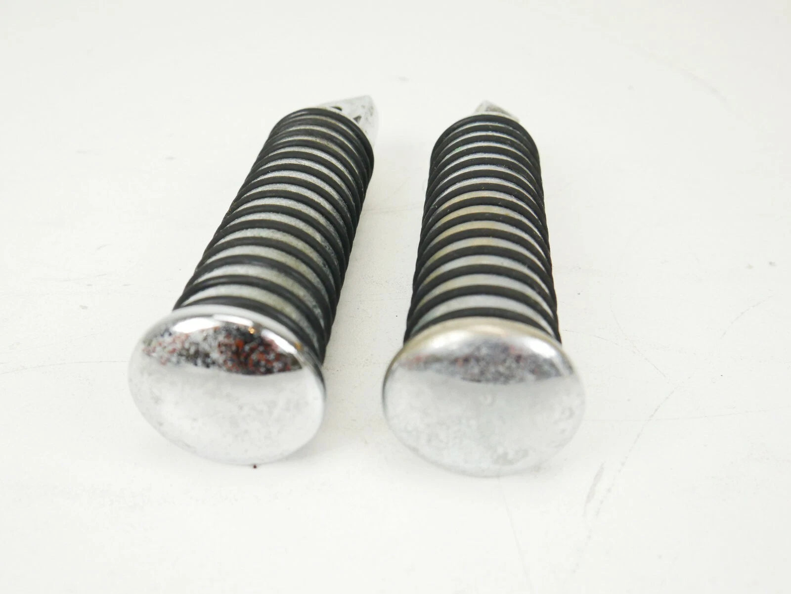 Chrome Rubber O-Ring Grip Pegs for Harley Davidson (Genuine)