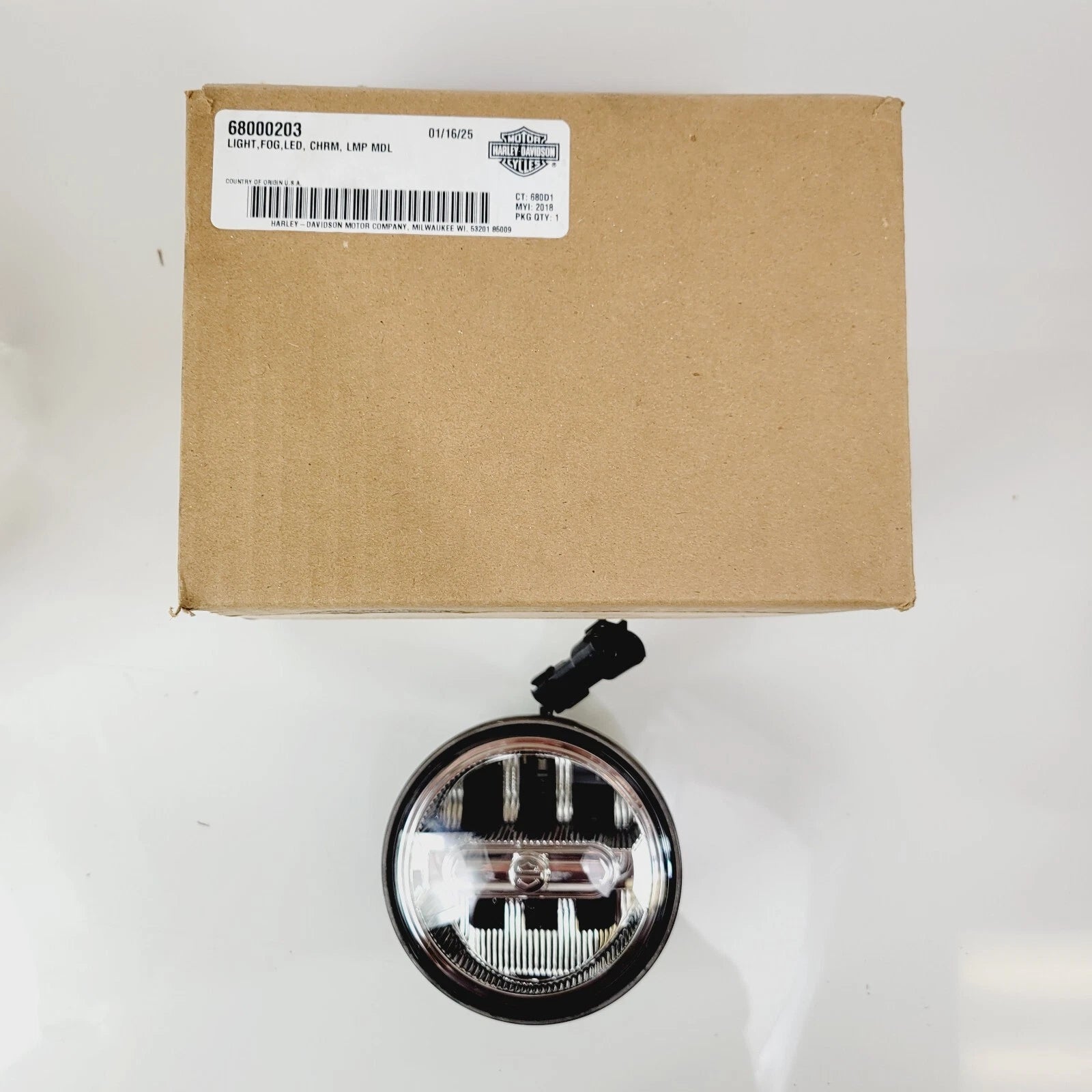 LED Spot Light Fog Light Passing Lamp for Harley-Davidson Softail Tri Glide (68000203)
