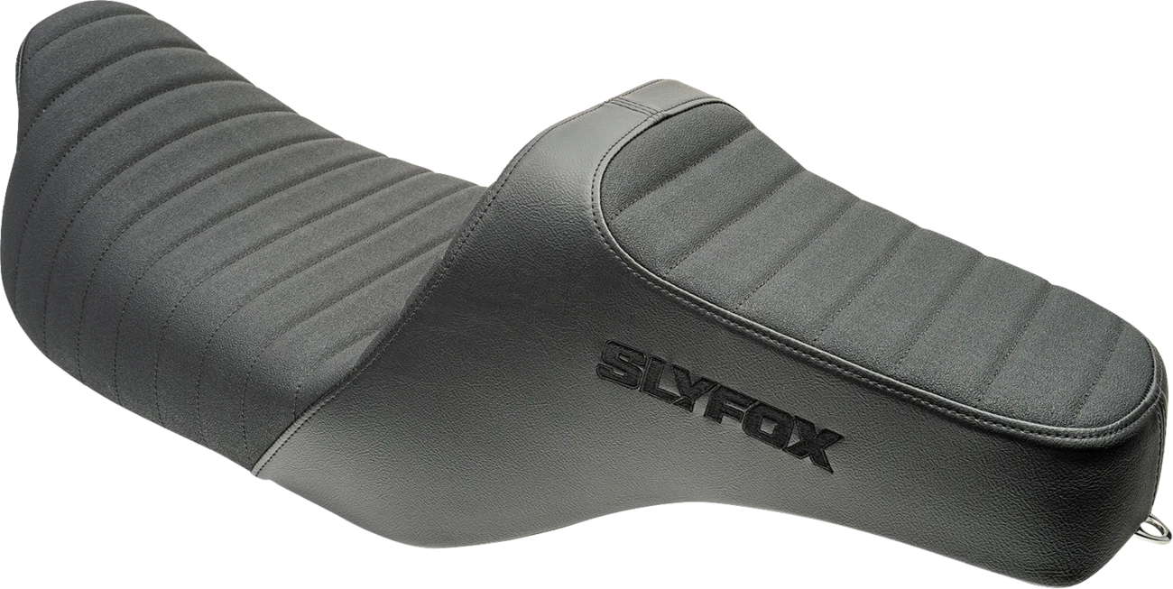 SLYFOX Highnoon Seat for FLH/FLT (2008–2024) - Vinyl, Classic Stitch, Black Logo