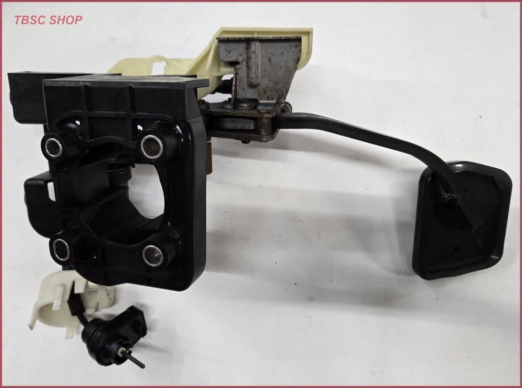 Brake Pedal Assembly for Jaguar XJ8 XJ8L X350 (2004–2007) 2R832450A