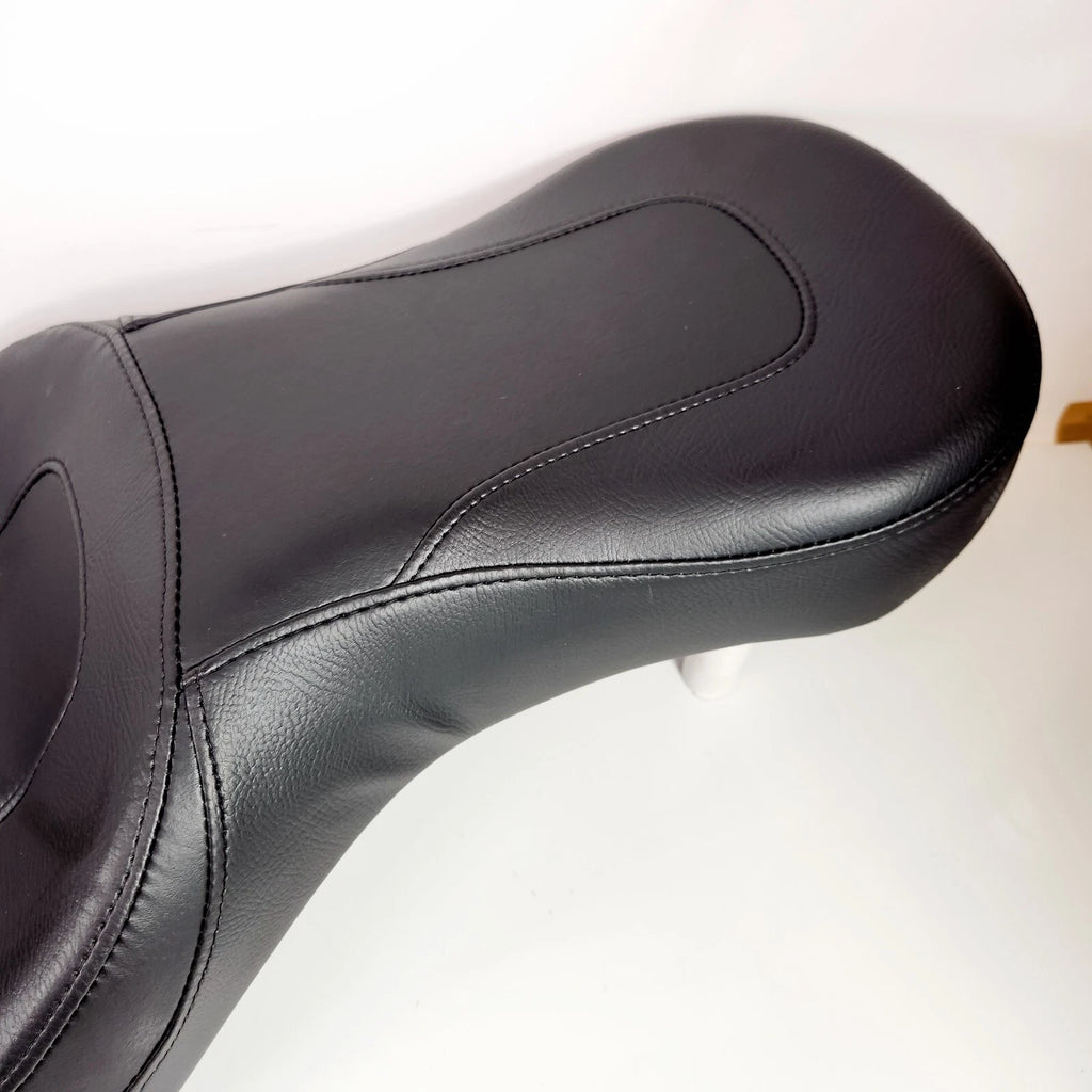 Sundowner Seat for Harley M8 Softail Heritage Street Bob Deluxe (2018–2024)