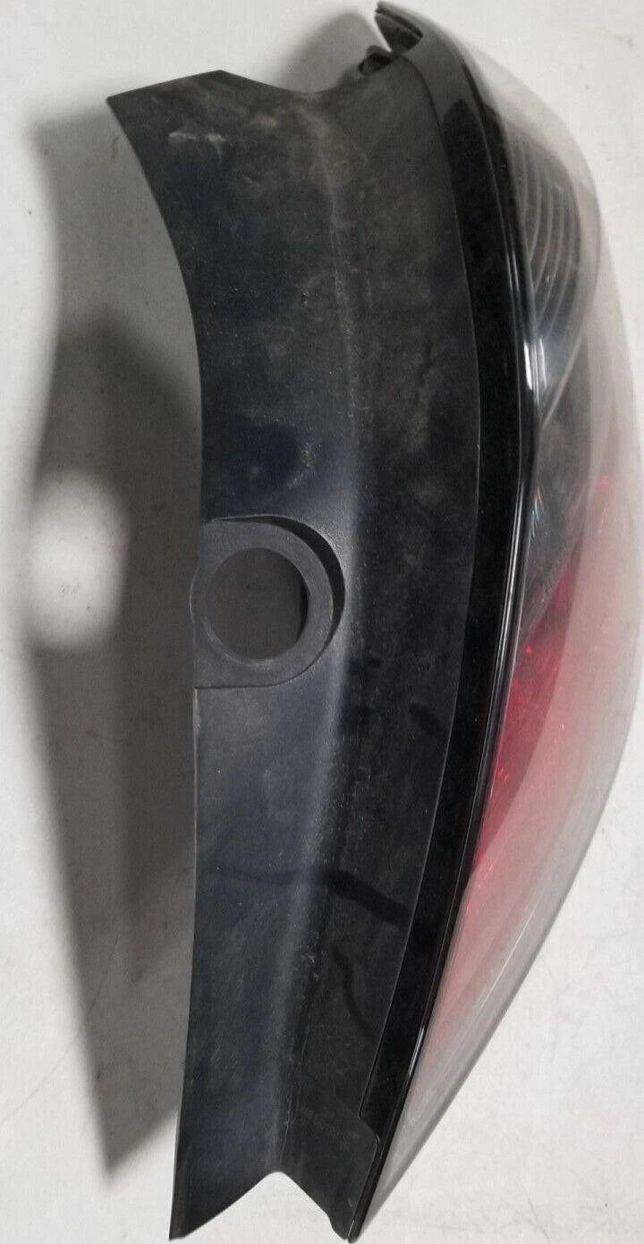 Passenger Right Side Tail Light for Saturn Astra (2008–2009) OEM