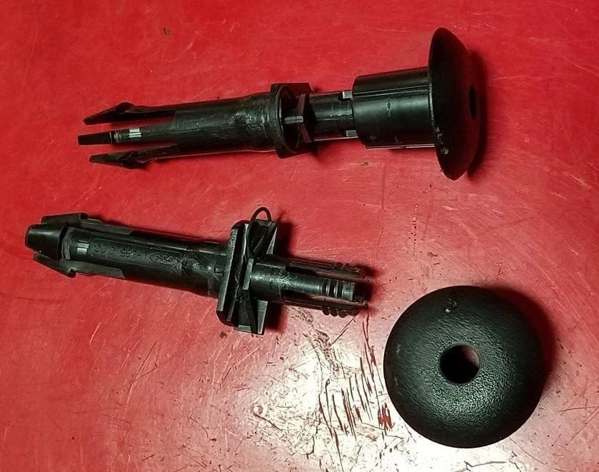 Set of 2 Head Rest Clips for Ford Thunderbird Cougar (1989–1997)