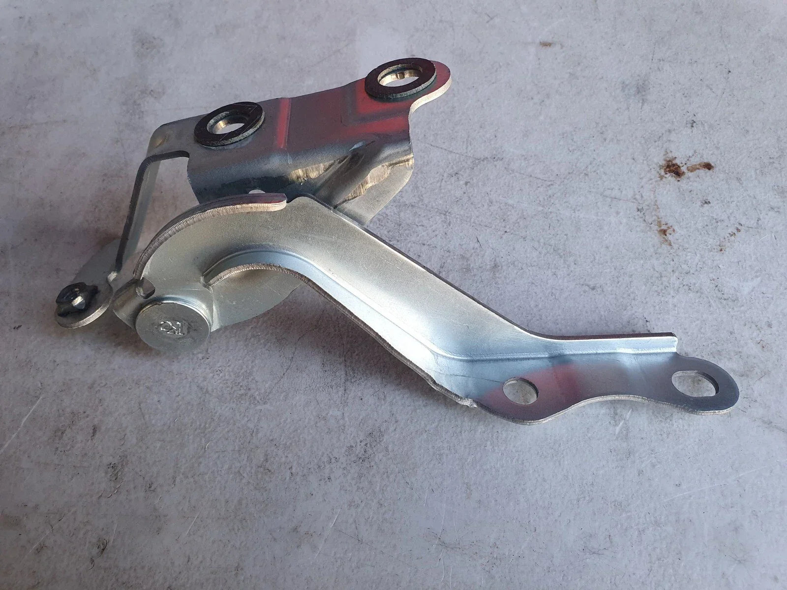Bonnet Hinge Right Side Front for Toyota HiAce (2005–2019)