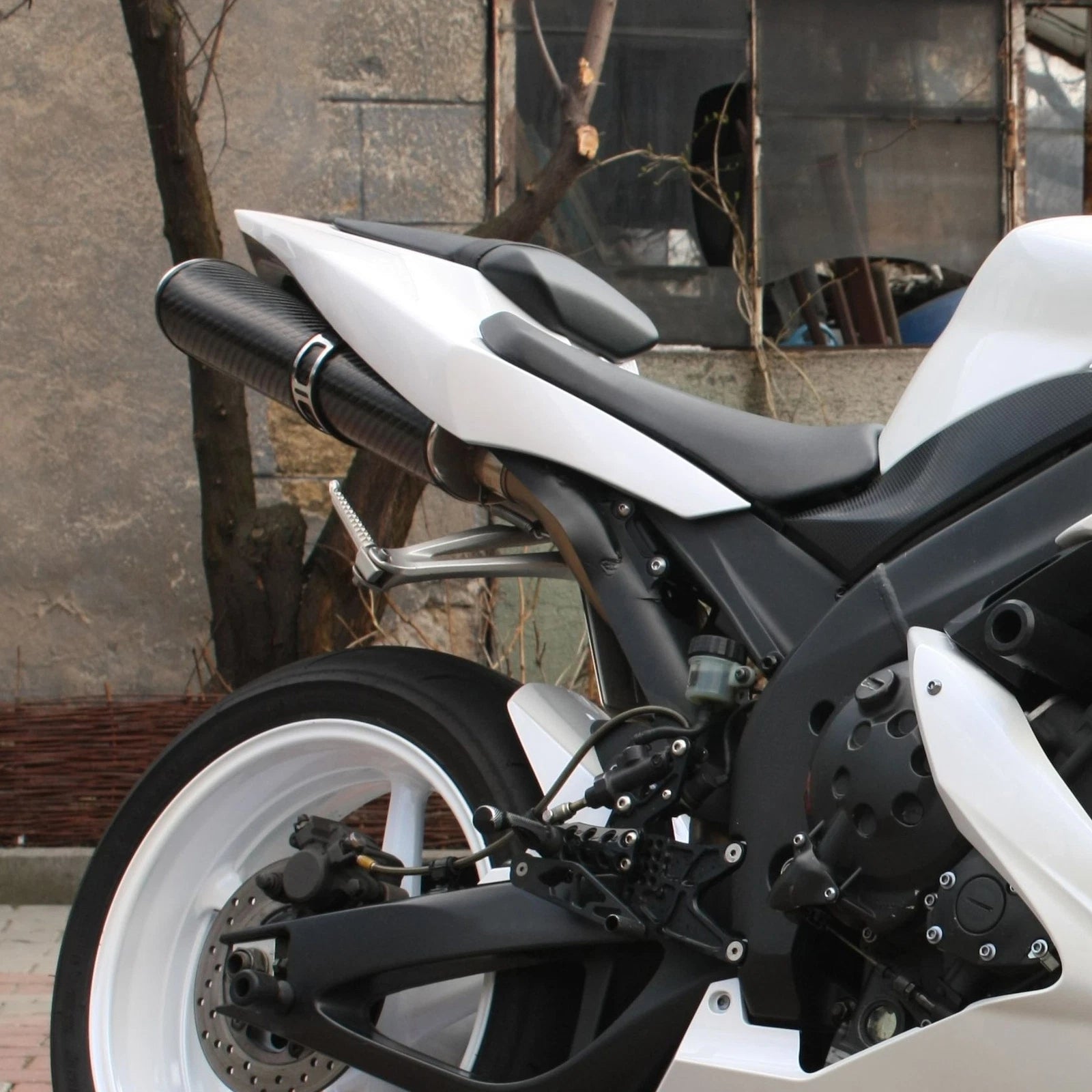 Rear Passenger Footpegs Bracket for Yamaha YZF R1 (2004–2008)